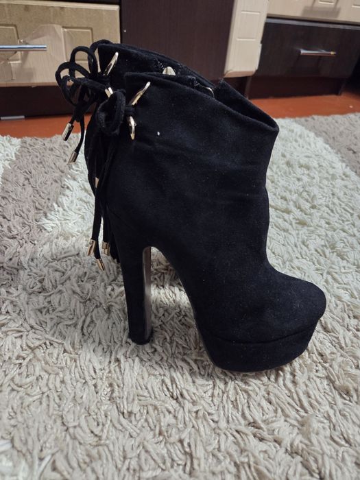 Обувь почти новая