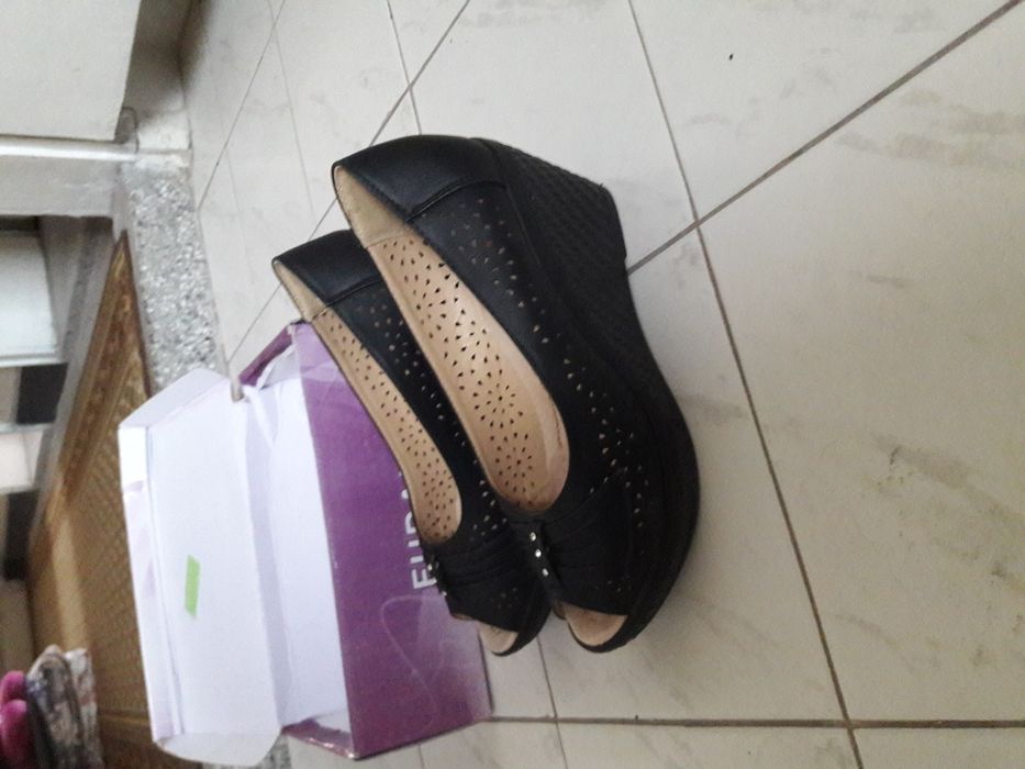 Черни платформени обувки 38 номер