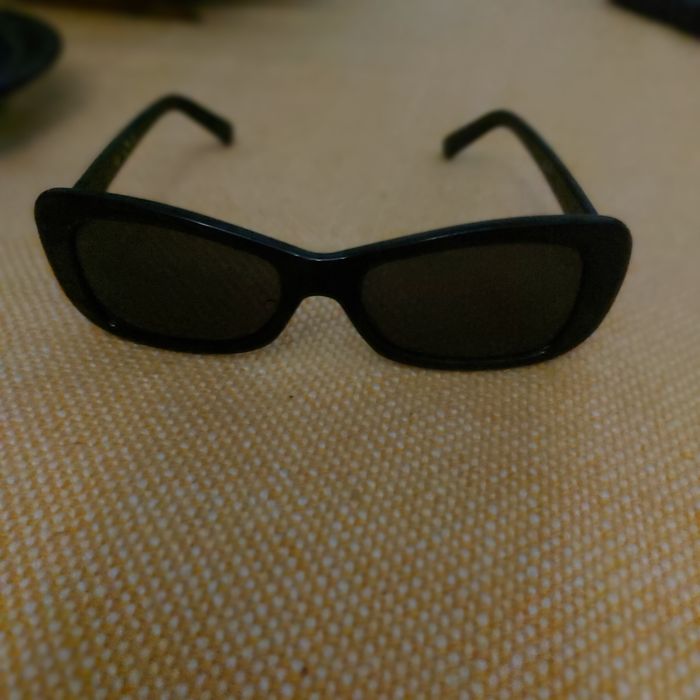 Vind ochelari de soare.