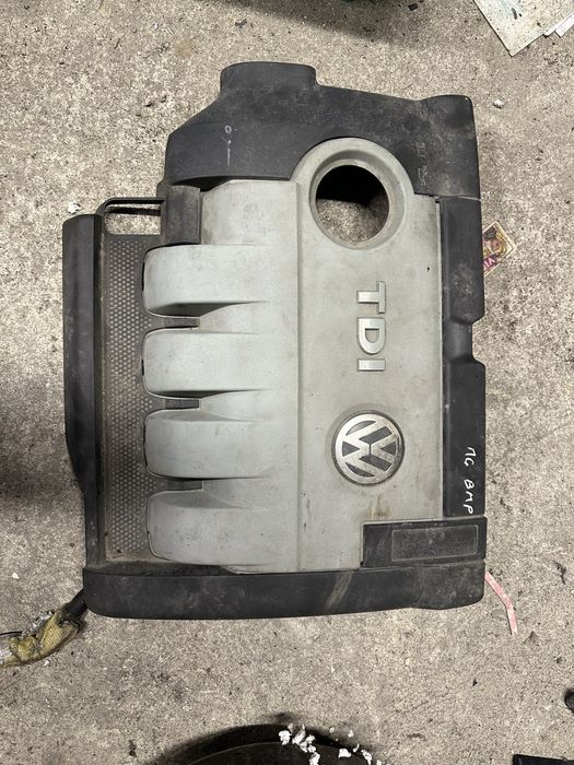 Декоративен капак двигател пасат б6 BMP 2007г