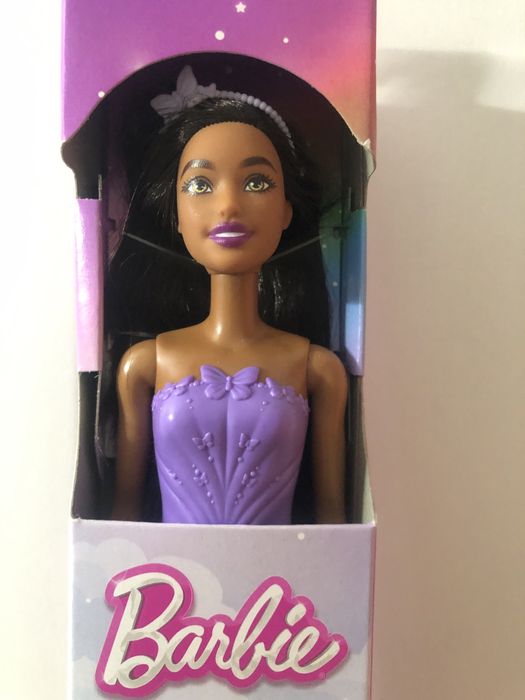 Papusa Barbie noua