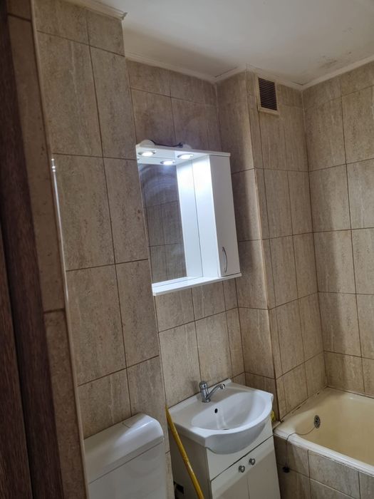 Dau în chirie garsoniera, str. Aluminei, Oradea