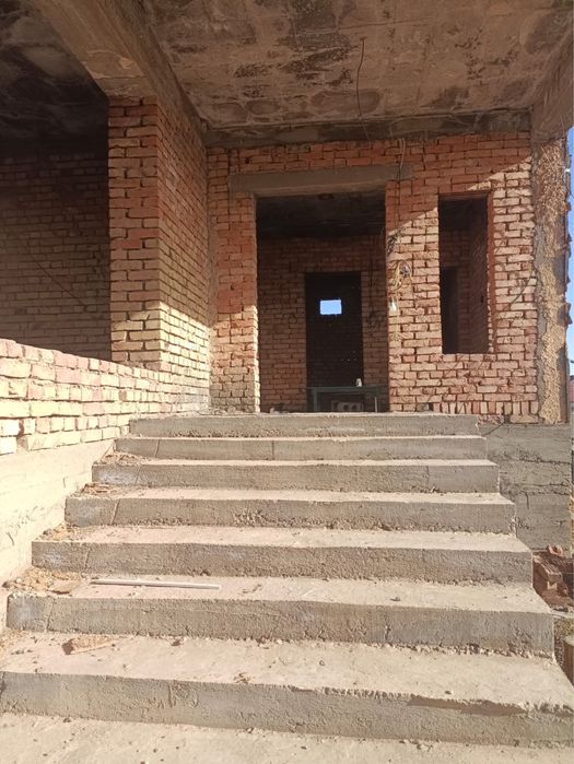 Недостроенный дом мансард