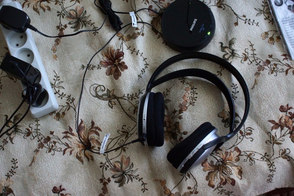 Продавам ФМ слушалки Philips SHC5102