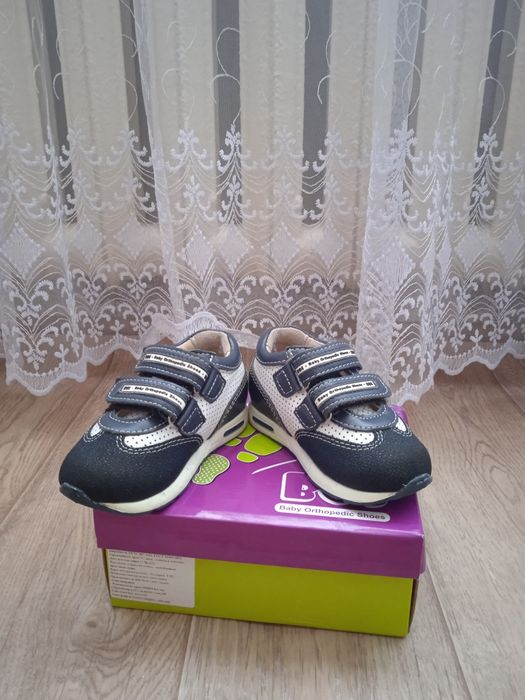 Продам ортопедические кроссовки