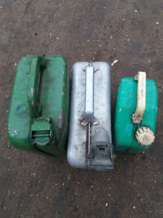 Продам канисторы 20л 12л 10л 5л