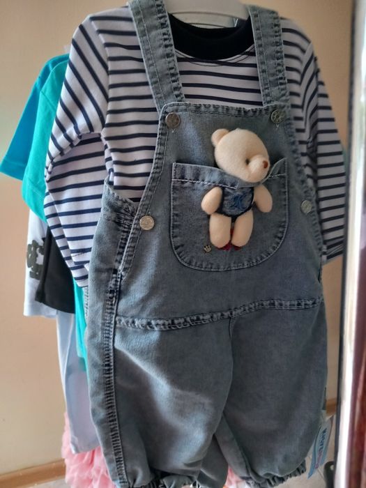 Бебешки дънков гащеризон +блуза с дълъг ръкав