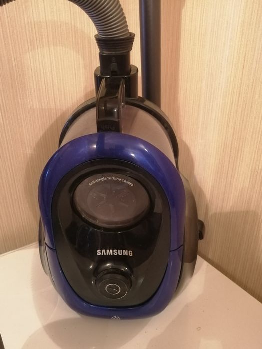 Пылесос Samsung б/у в нормальном рабочем состоянии.