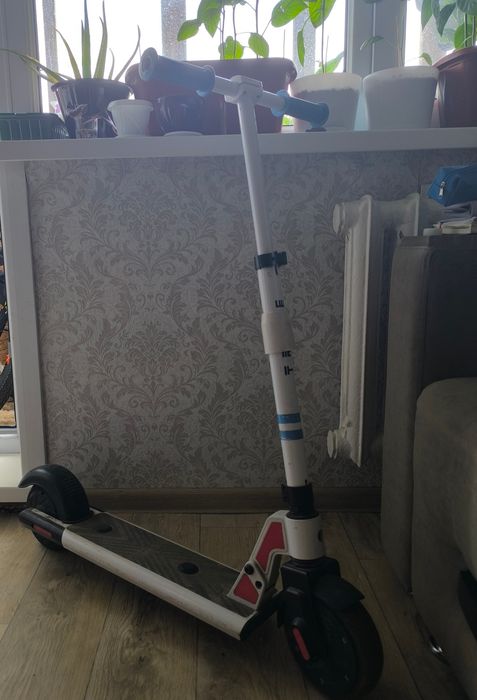 Продам электросамокат TRIBE Б/у.