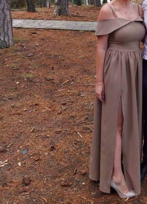 Официална рокля.