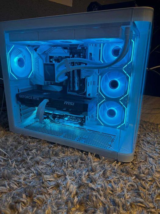 Бял геймърски ПК: Ryzen 7 7800X3D / RTX 5070 / 32GB DDR5 / 1TB SSD / B850