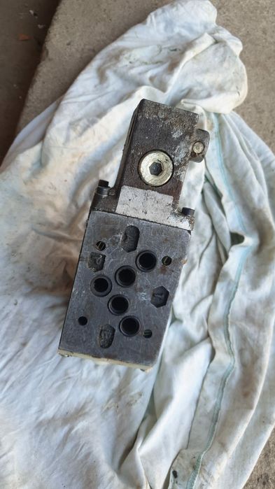 Distribuitor hidraulic