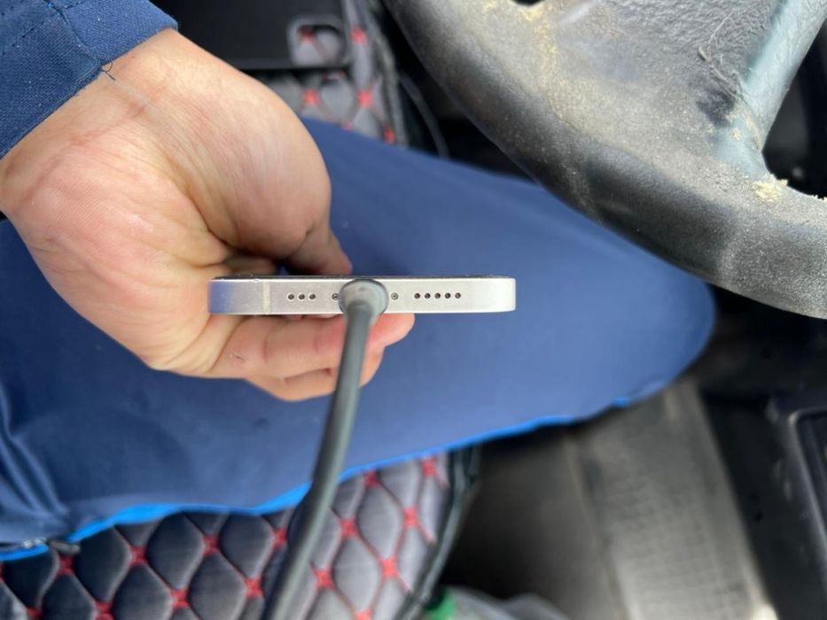 Срочно продам айфон 13 256гб