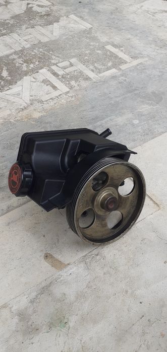Продавам хидравлична помпа за пежо 206