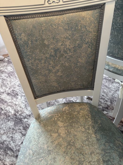 Продам стулья новые