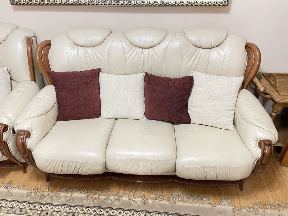 Кожаный диван и 2 кресла
