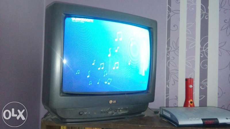 Телевизор LG . Работещ