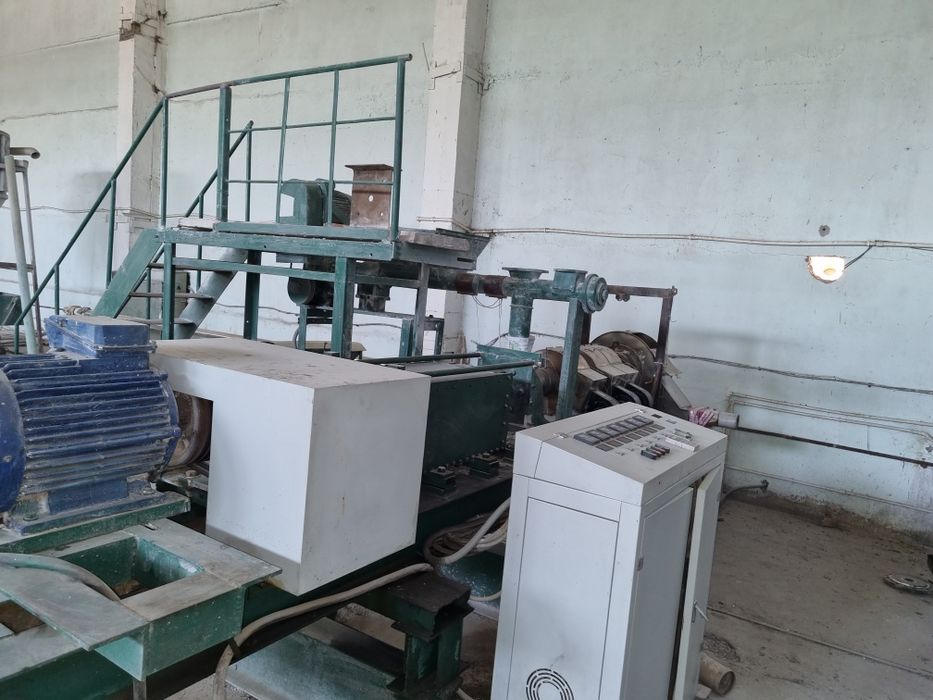 Двухшнековый экструдер продается