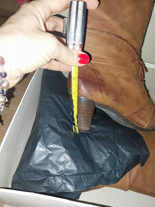 cizme piele (int, ext)- model vintage, toc 7cm, nr 40, 80lei negoc.