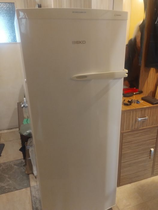 Вертикален фризер BEKO
