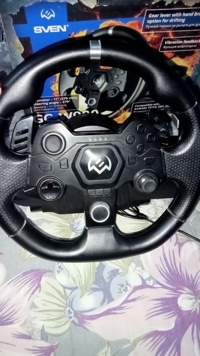 Игровой руль с пидалями