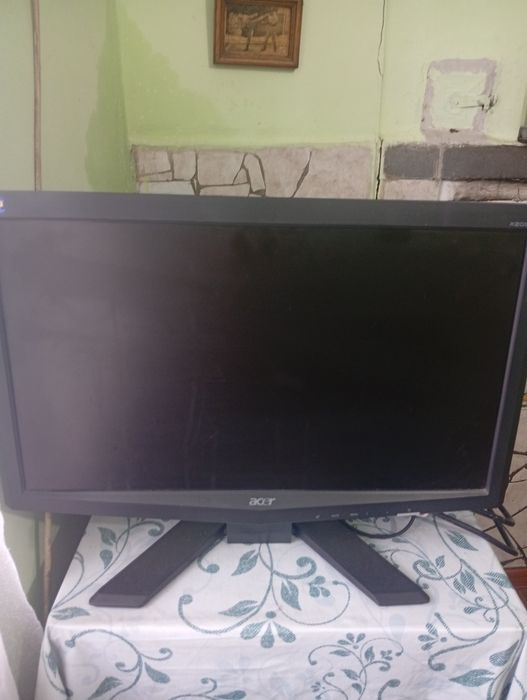 Calculator Acer+monitor, tastatură și televizor Samsung
