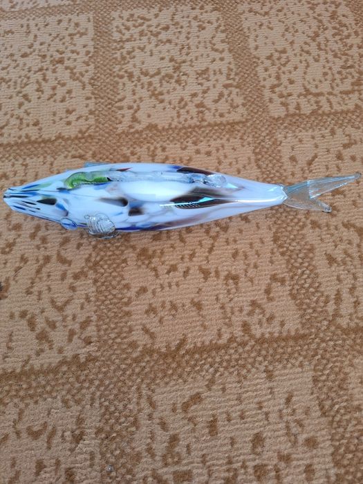 Vând bibelou pește din timpul comunismului