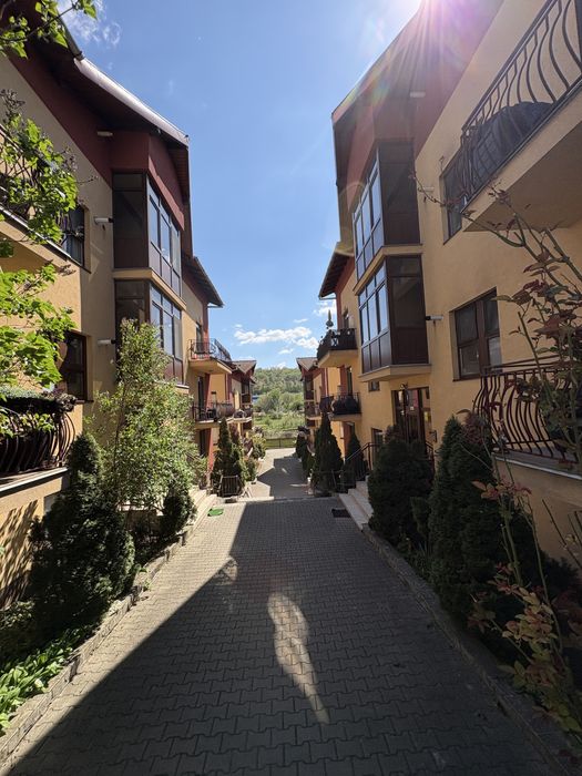 Apartament 3 camere la demisol Str Scolii Dambul Rotund