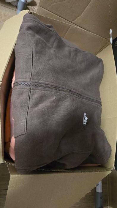 Нови худита и суичъри на Adidas и Nike