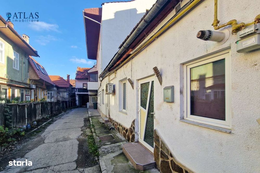 Parter, la casa, zona str. Lunga, parcare, posibilitate amenajare pod.