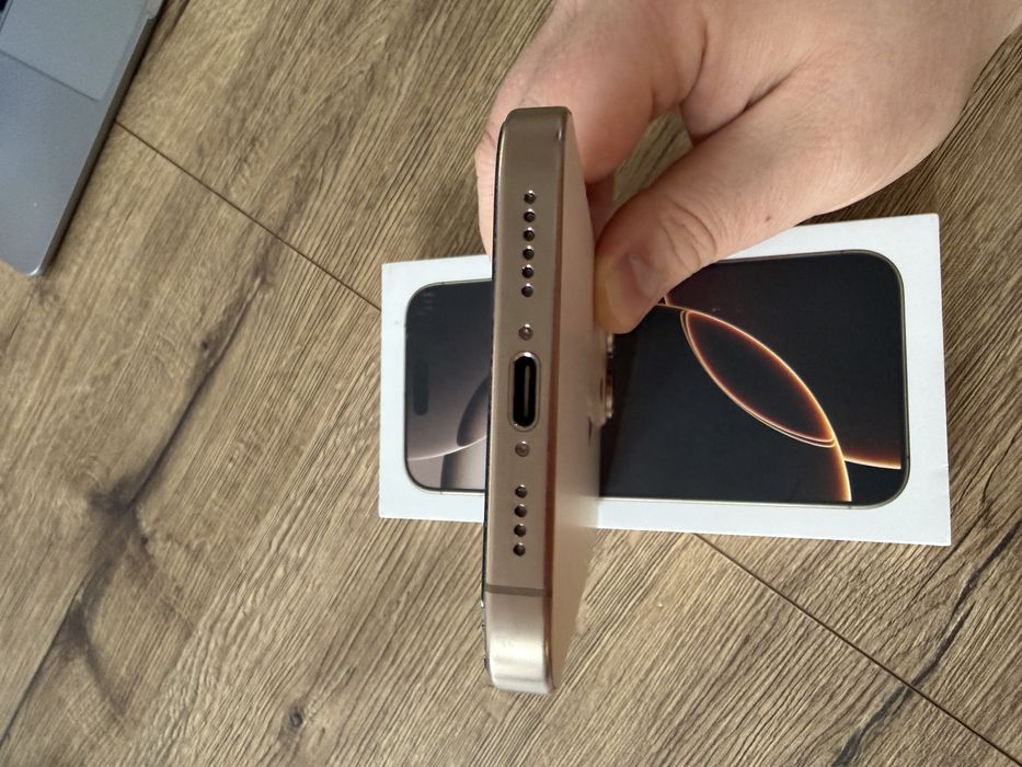 Продаю Iphone 16 pro max 512GB