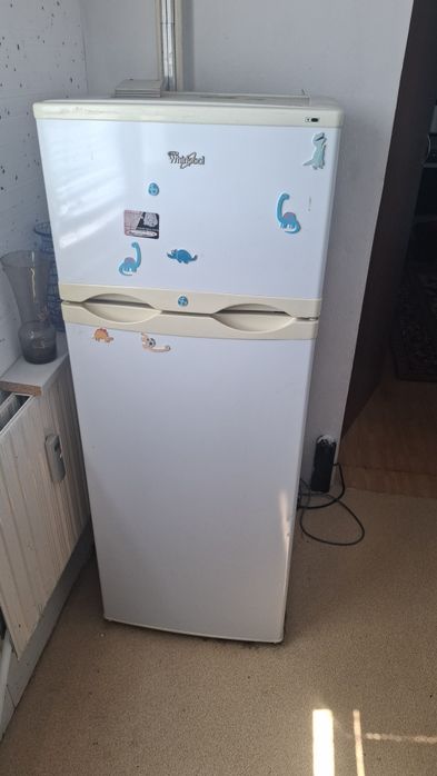 Хладилник Whirlpool с горна камера