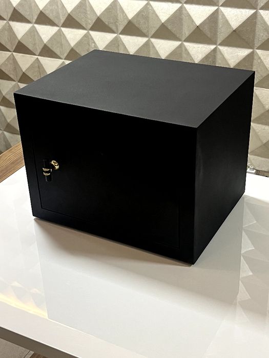 Металлический сейф для дома и офиса с электронным замком