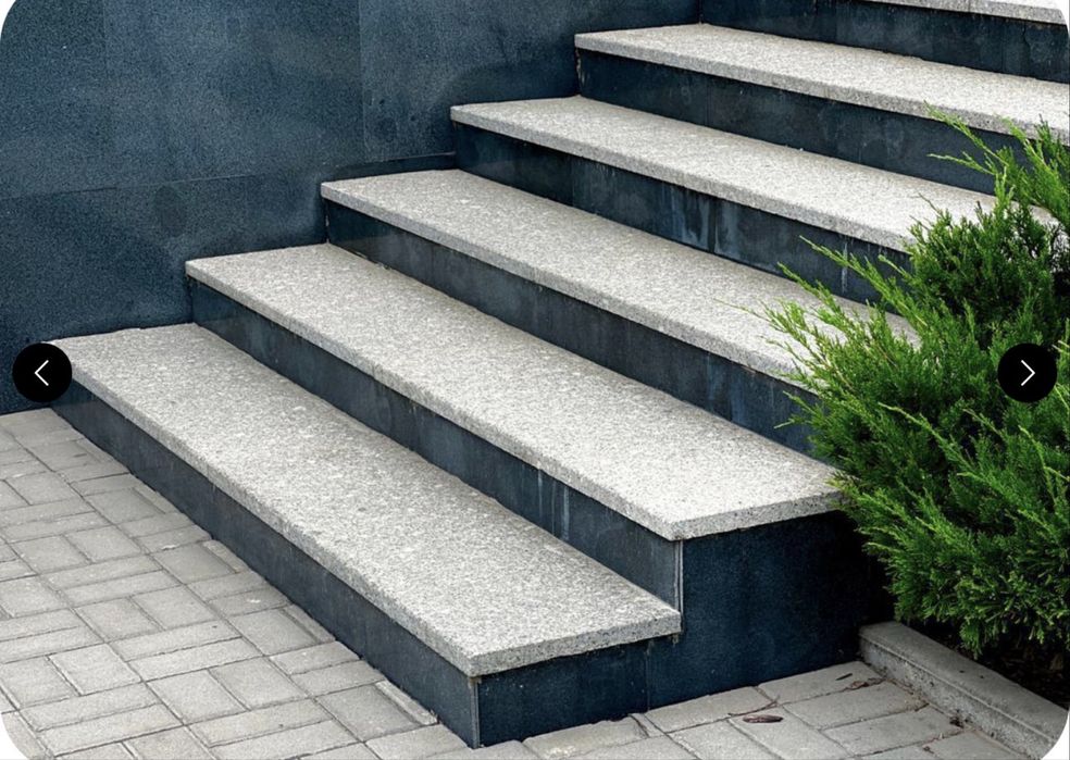 Гранит и ступени