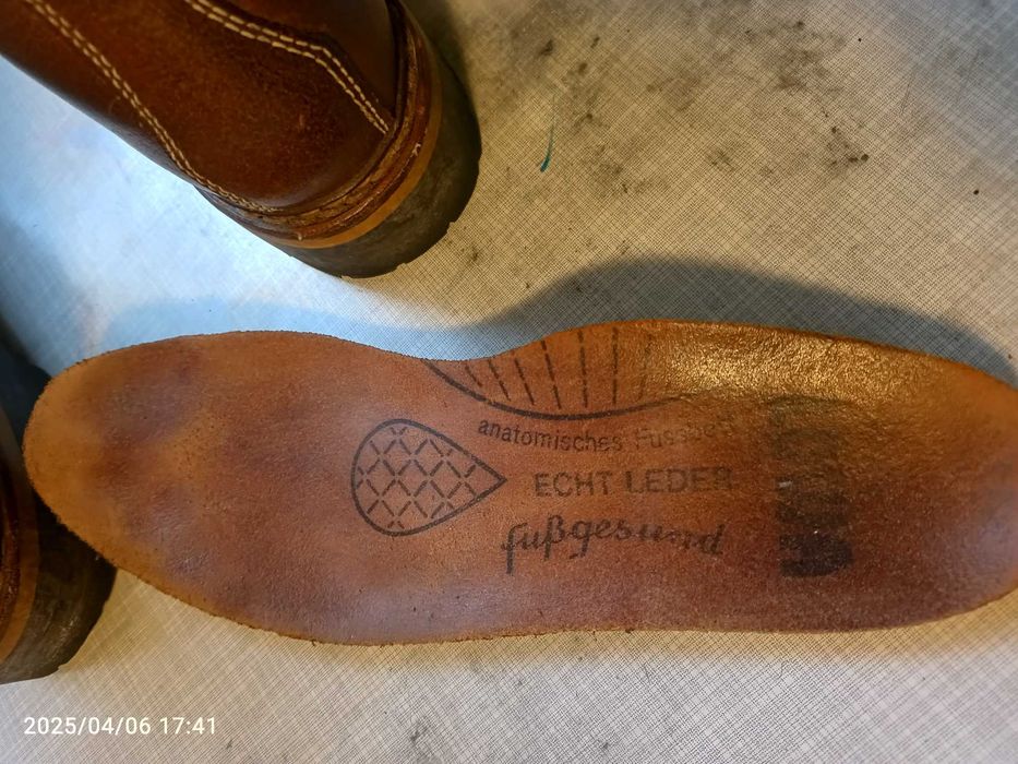 bocanci de munte  lowa