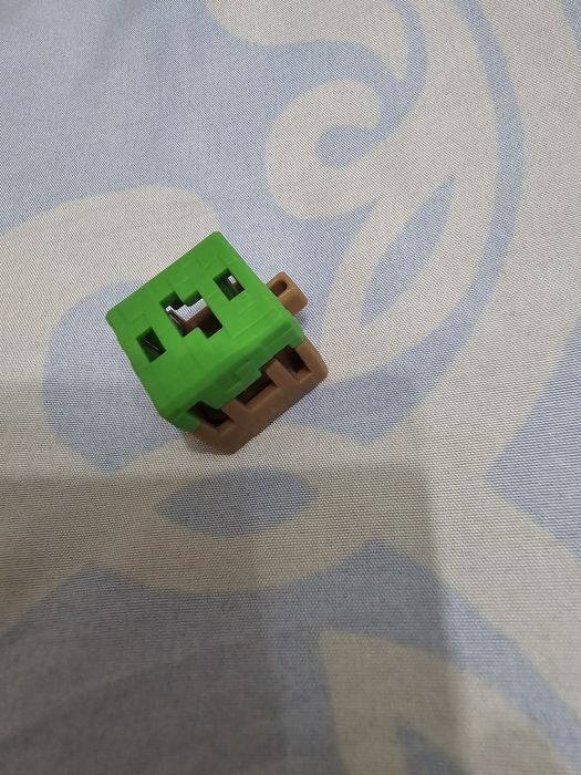 Фигурка Блок Земли (Травы) из Kinder Joy Minecraft