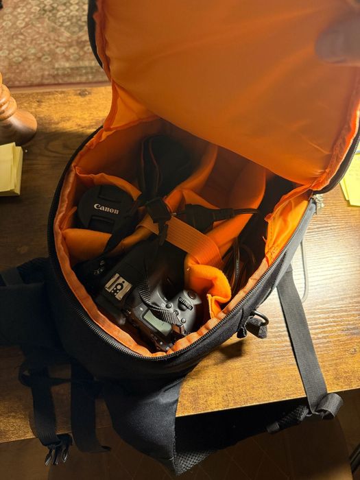 Canon 77D, 2 Obiective: 18-55mm și 50mm, filtru, geantă, trepied