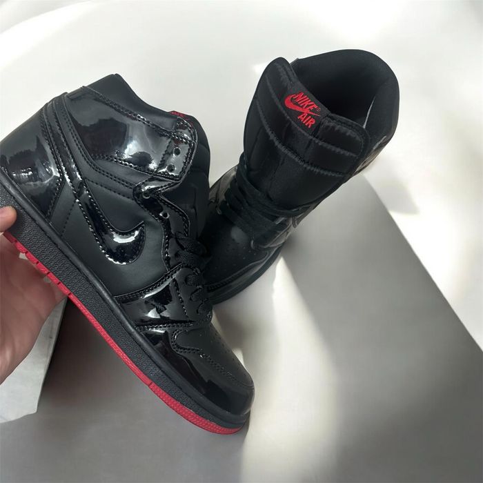 Nike Air Jordan 1 Mid Black/Red – Mărimea 42 – Noi