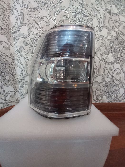 Задний фонарь для митцубиси паджеро4