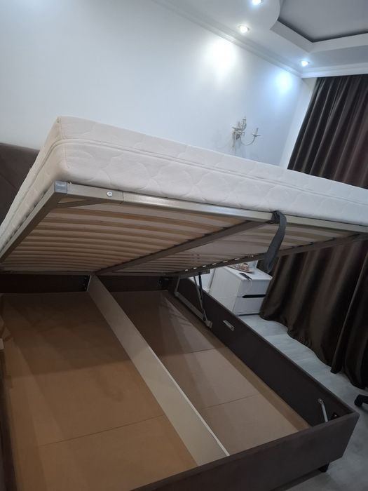 Срочно Продам  Спальный Кровать с Матрасом