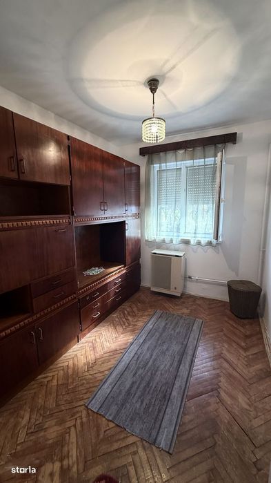 DE VÂNZARE – Apartament cu 3 camere în Carei, cartierul MV1 –zona Ludy