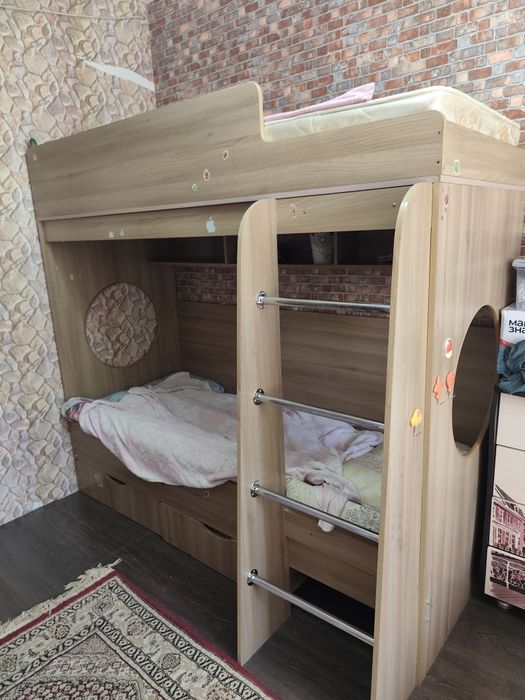 Продам двухъярусную кровать