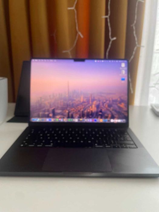 Apple MacBook Pro 14" M3 Pro - Performanță Excepțională
