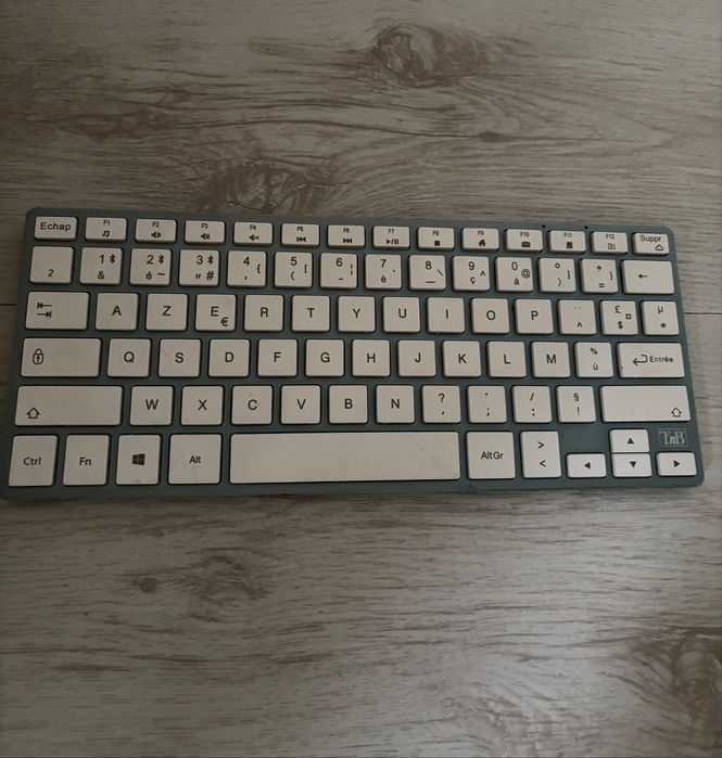 Tastatură Bluetooth Slim pentru PC / Laptop – Funcționează Perfect