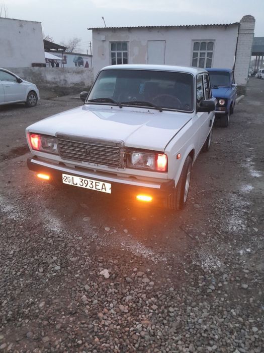 VAZ 2107 yaxshi xolatda