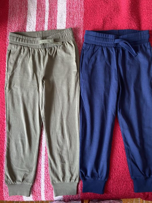 Vand pantalonasi pentru baieti nr 110(2 bucati)