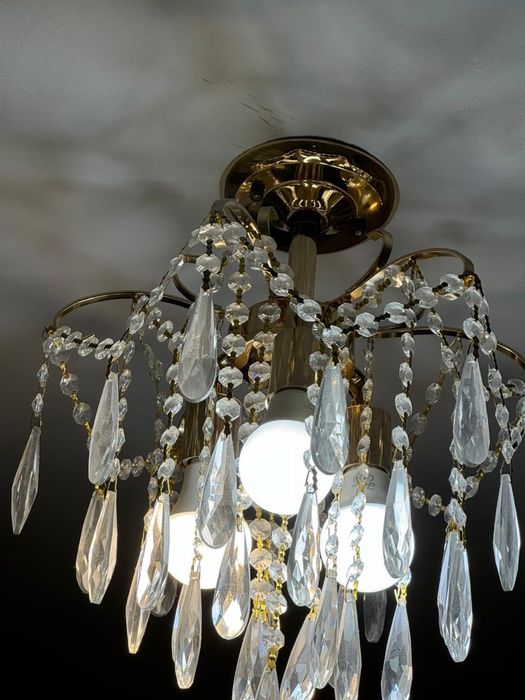 Продам люстра