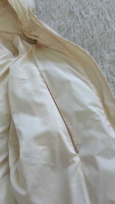 Куртка бежевая ойшо