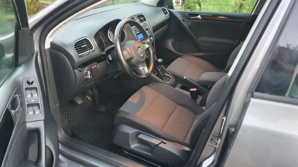 Golf 6 Euro 5 102 cp MPI Park pilot,incalzire in scaune  senzori parcare  cornering compyuter pilot
