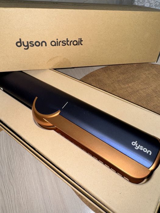Продам Dyson airstrait  новый